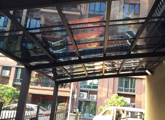 崇左碧桂園陽(yáng)臺(tái)雨棚車棚安裝實(shí)例