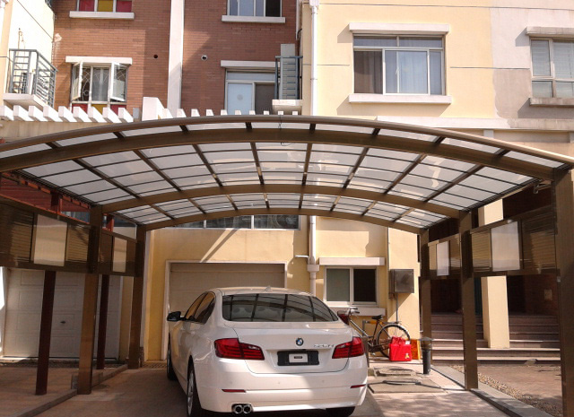 合抱型車(chē)棚