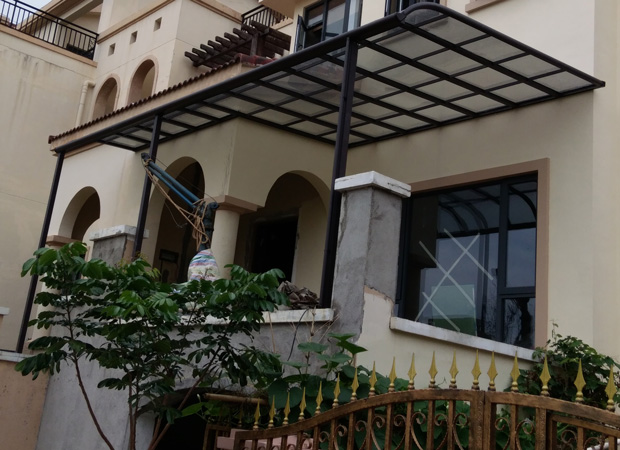 R型陽(yáng)臺(tái)雨棚