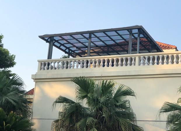 樓頂陽臺雨棚安裝實例