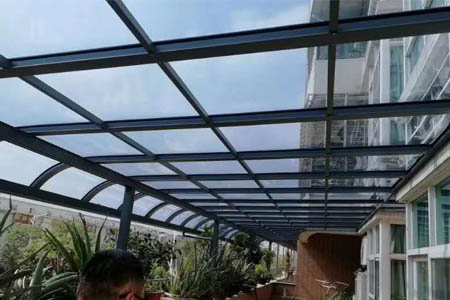 如何選購(gòu)鋁合金雨棚？